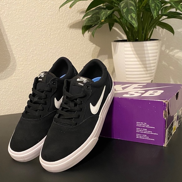 Nike SB Chron Sneakers - Picture 1 of 9
